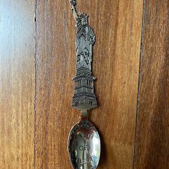 Statue of Liberty Souvenir Spoon - Picture 3 of 6